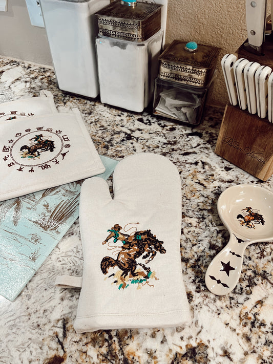 The Bronc Oven Mitt